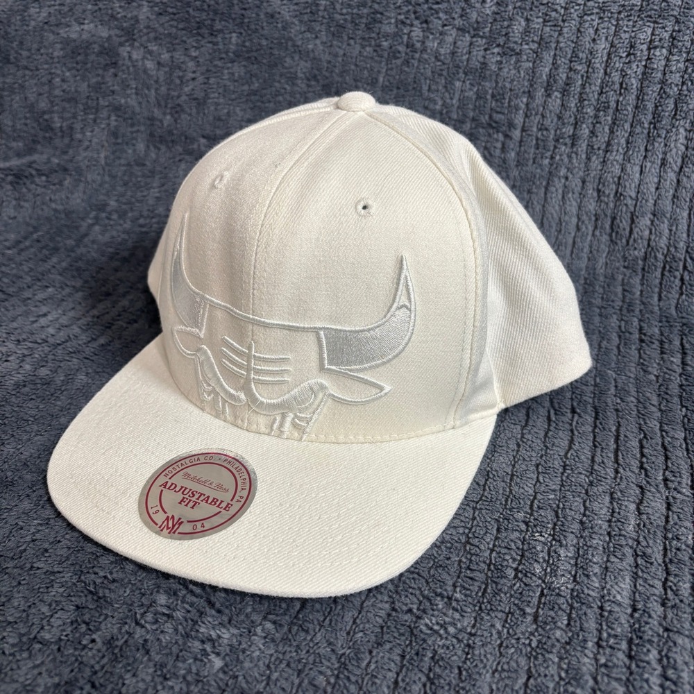 Mitchell & Ness Hat Mens OS White Chicago Bulls Snapback Tonal Logo Adjustable